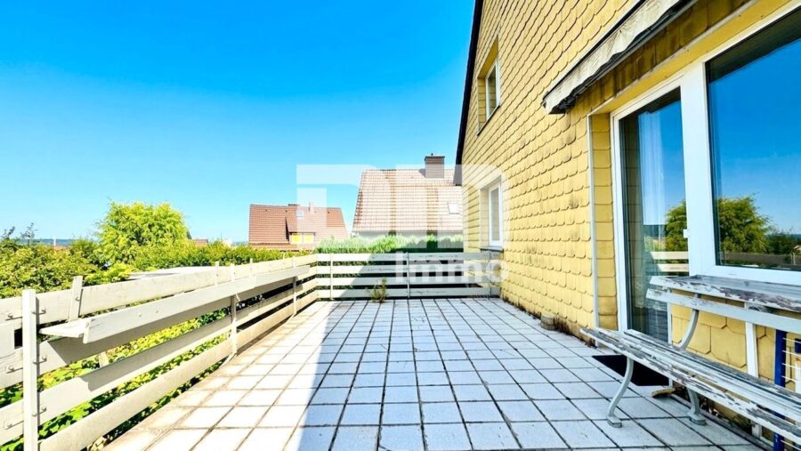 Großzügiges 1-2 Familienhaus mit vielseitigem Nutzungspotenzial und schönem Garten - EG Terrasse / Panoramablick